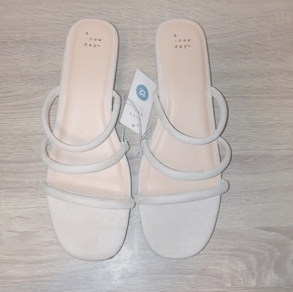 NWT Strappy Wedge - Picture 3 of 4